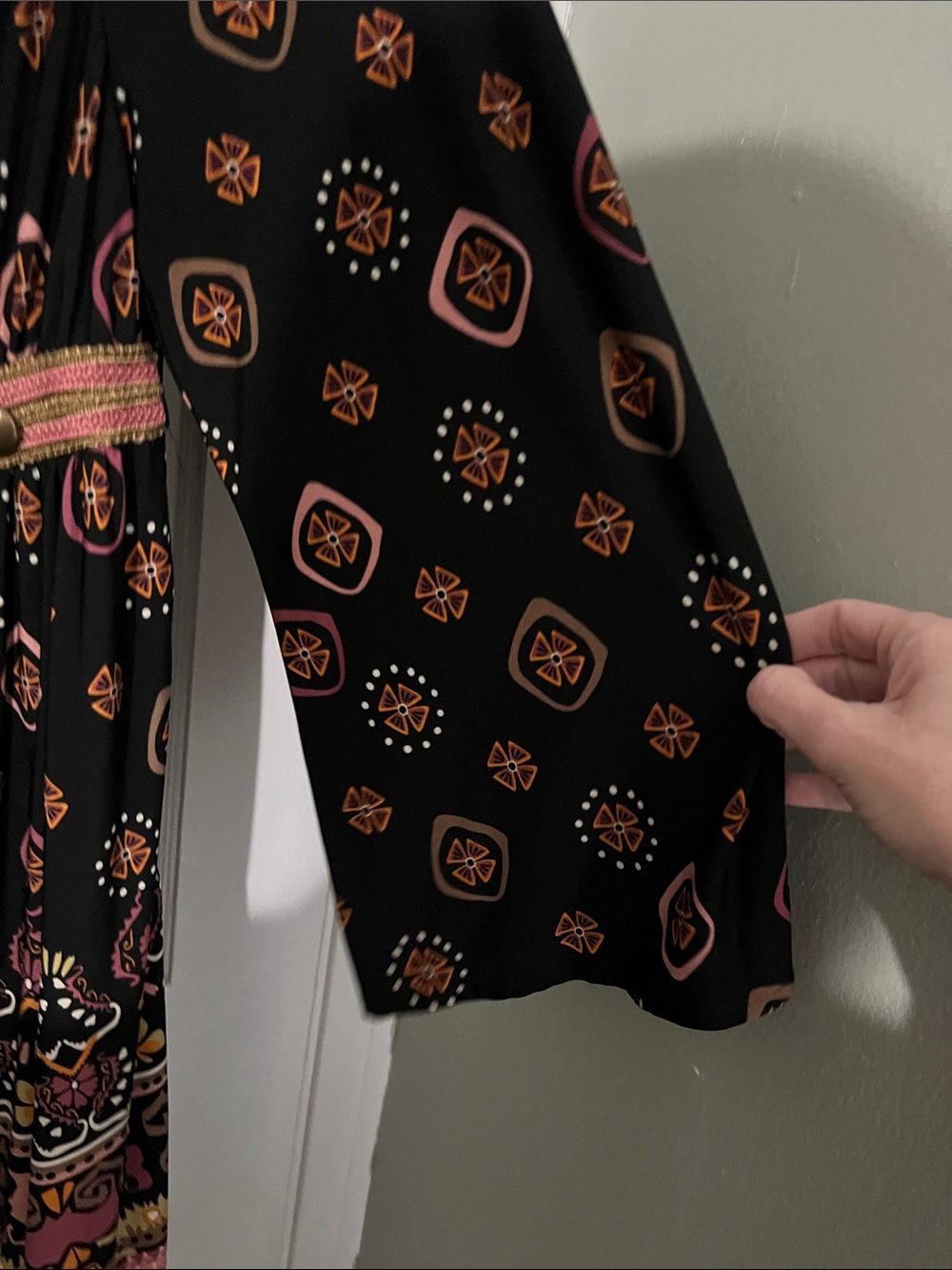 Black Patterned Long-Sleeve Scoop-Neck Dress with Belt - Picture 5 of 8